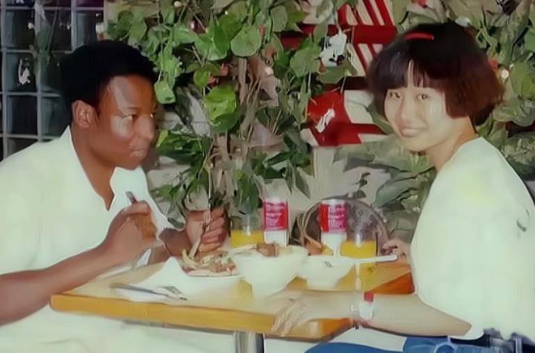 清华女神王丽红1996年为爱远嫁非洲如今境况如何