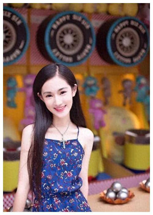 而年少时候的"江亚菲"又太过于出挑,这也算是从某种方面限制了黄诗佳