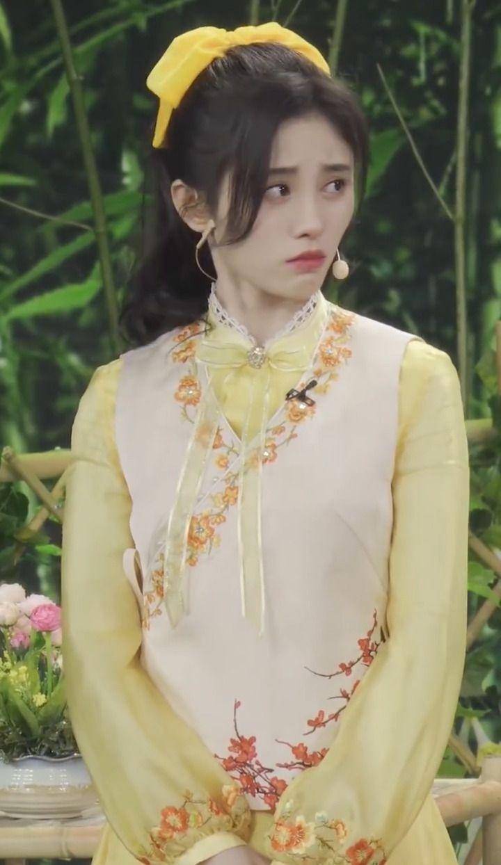 虽然鞠婧祎的节目是一个小品,并不是她所擅长的唱跳表演,但鞠婧祎的