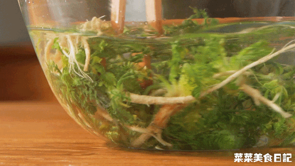 原创快快快它还能吃7天平底锅一煎香炸了烫嘴也要吃