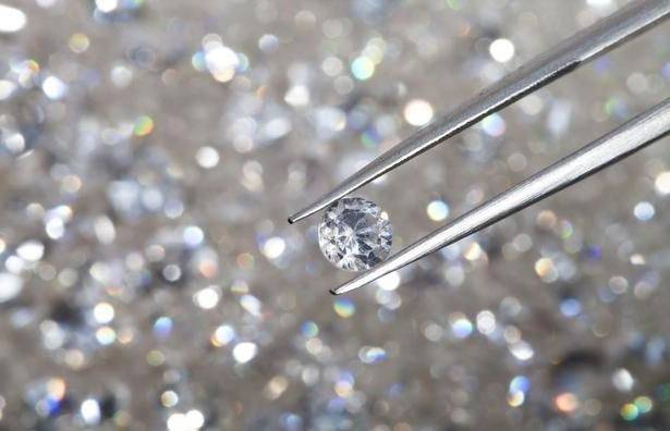 价格从3万跌到300,欧美说中国破坏产业秩序_全球最大_金刚石_克拉