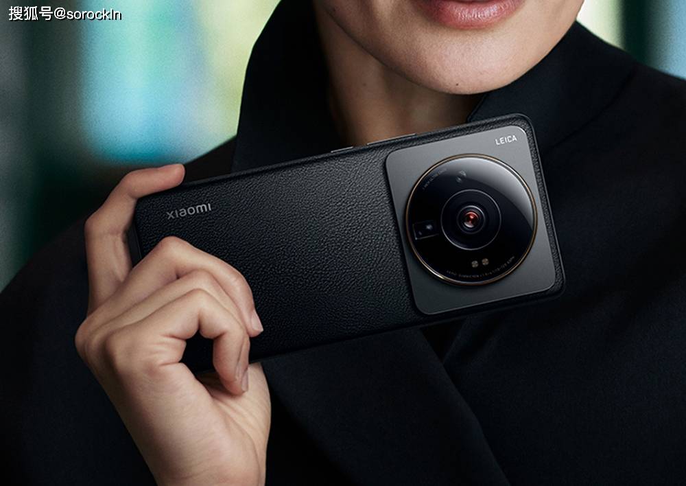 主摄使用当时极为先进的1英寸大底传感器索尼imx989,8p镜头,f1