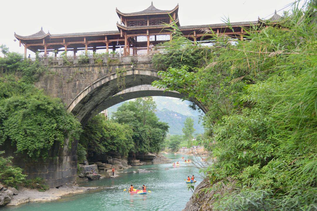 道真云栖湖避暑房突出神韵仡佬养生道真成为了重庆人旅游的热门目的地