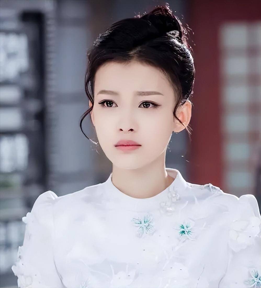 2024年1月18日,孙怡还参加了互联网普法教育推理节目《大侦探第九季》