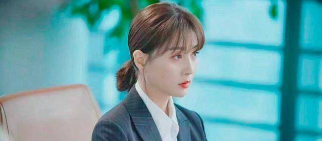 去年有两部现代爱情剧播出《正青春》和《爱的理想生活》,几乎都是