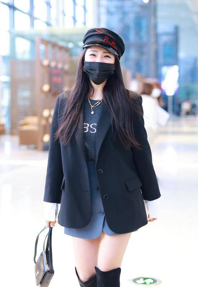 原创伊能静穿得太嫩了一点都不像年过五十的人身材保持得真不错