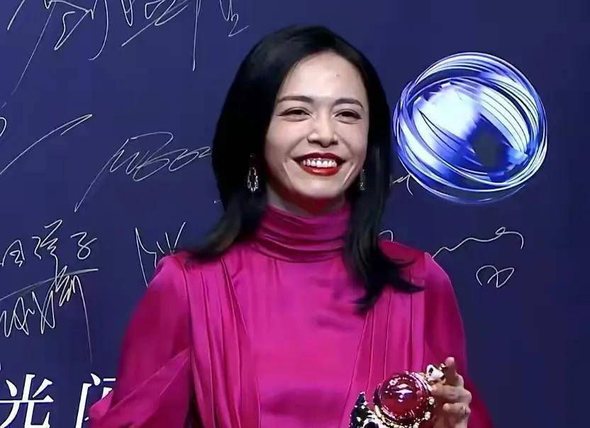 章子怡童瑶罕同台,赵丽颖两套礼服帅气_气质_梁朝伟_黑色