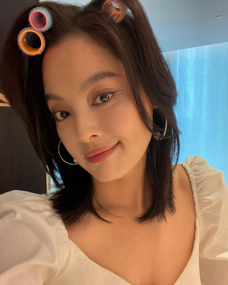 原创辛芷蕾胖上热搜后再晒素颜自拍予以正面回应这次是真瘦了