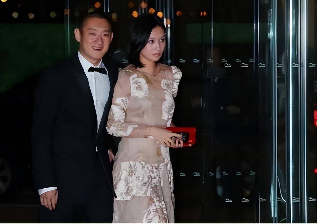 还有就是汪雨是四个人里面,学历最高的一位,他毕业于国外加利福尼亚