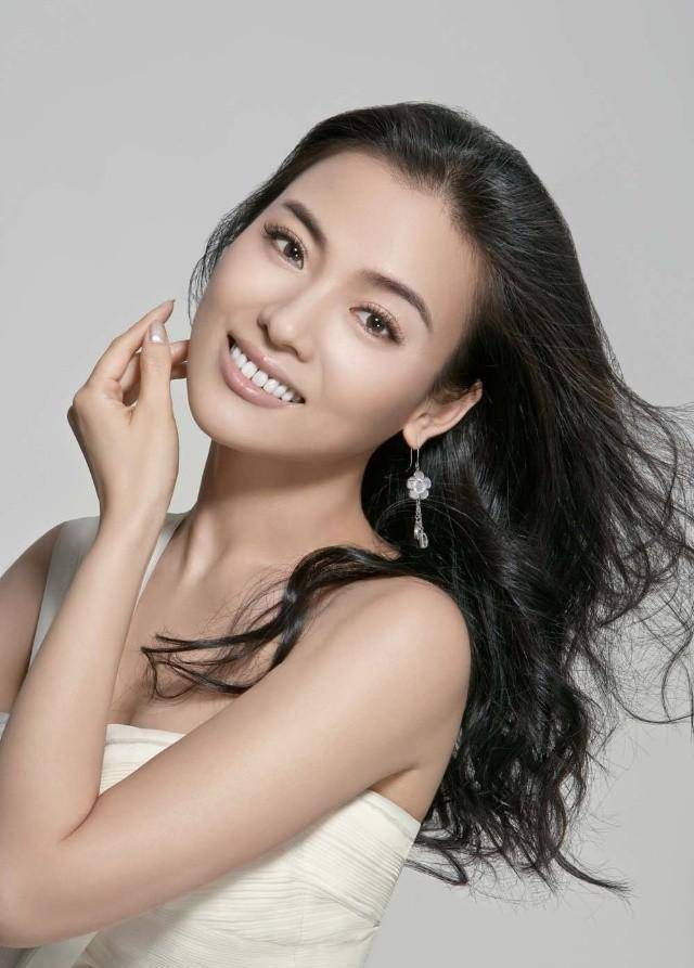民歌天后陈思思:嫁给青歌赛冠军师鹏生一女,今46岁气质依旧动人