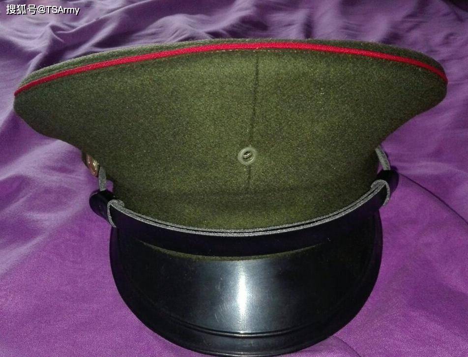 解放军普通士兵在日常或者出行的时候,一般都会佩戴这个士兵款85式
