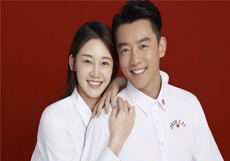 原创郑恺陪苗苗回娘家夫妻二人恩爱甜蜜不知道什么时候才补办婚礼