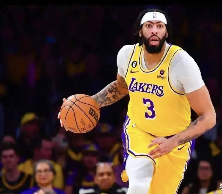 原创nba湖人队128比124险胜雄鹿队球员表现一览戴维斯34分23板功不可