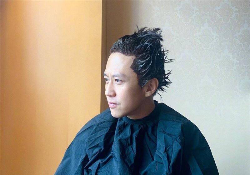 原创邓超工作室解散年龄之争让人哭笑不得网友调侃他被解雇了