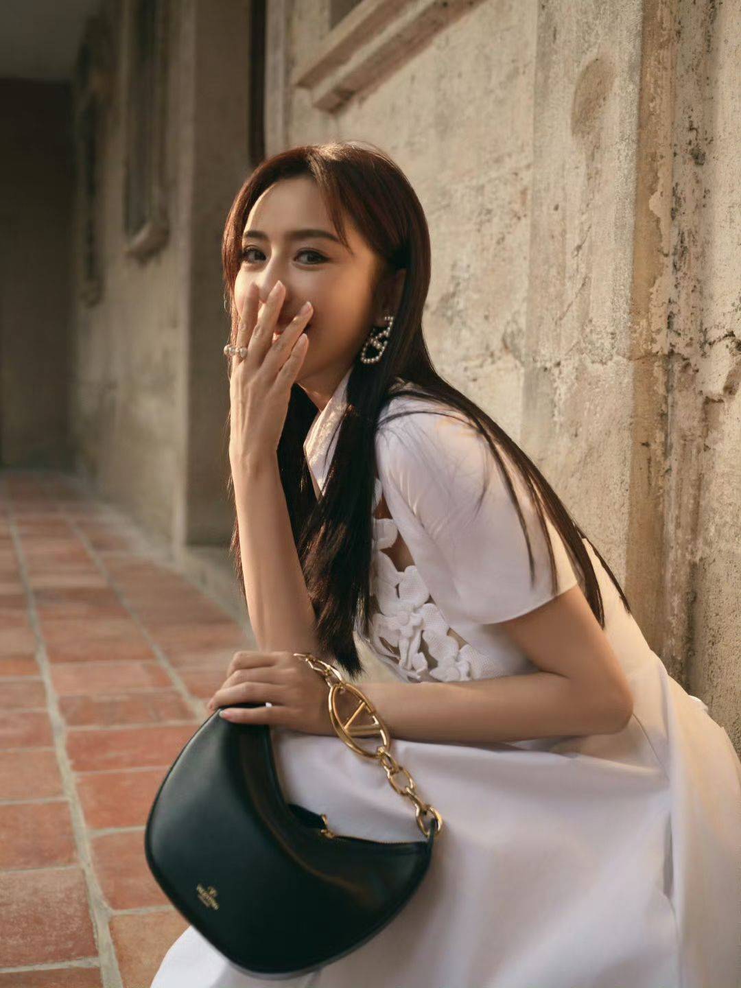 原创当40岁佟丽娅和33岁李沁站一起我明白了气质面前年龄不值一提