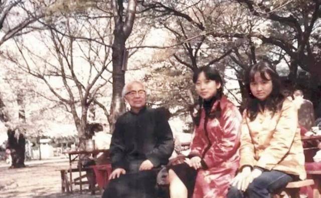 姨太太范秀美18岁丈夫去世护送嫡子朋友胡兰成却彼此暗生情愫
