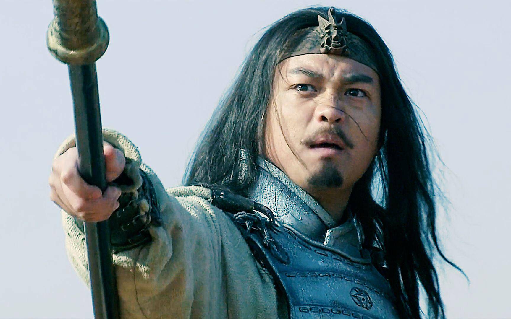 只是马超当了官之后,依然留在西凉,割据父亲马腾留下的江山.