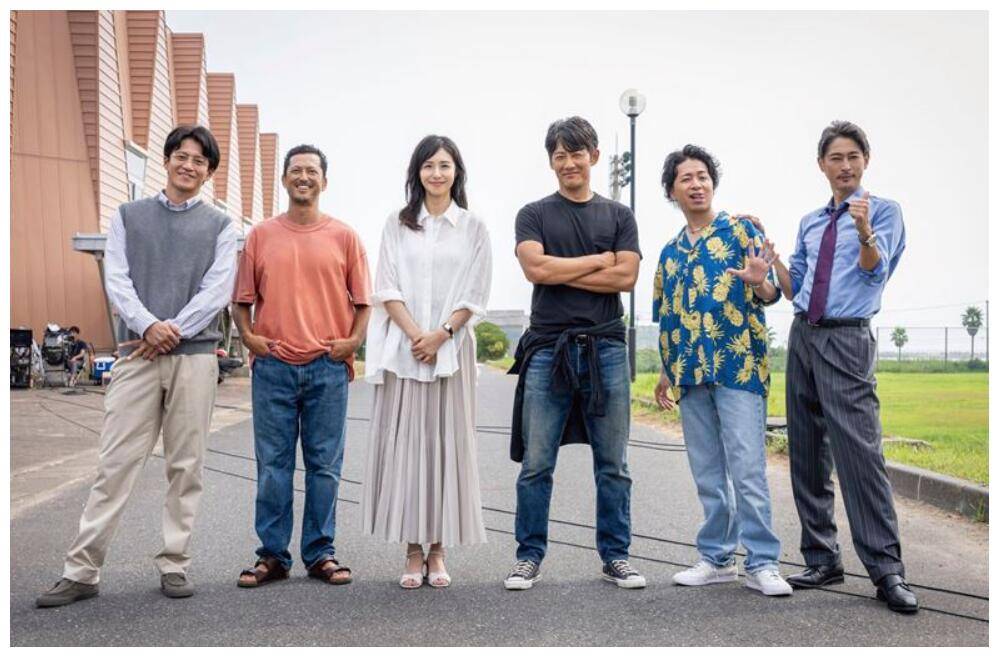 反町隆史睽违26年演gto合作爱妻松嶋菜菜子粉丝感慨跪着哭