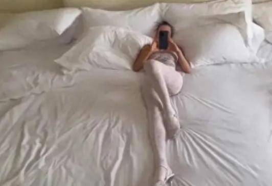 原创侃爷床震珠联璧合比安卡娇小在崭新29万定制大床