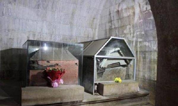 但是一直存有盗陵贼心的他多年来研究出来一个专门破解皇陵地宫自来石