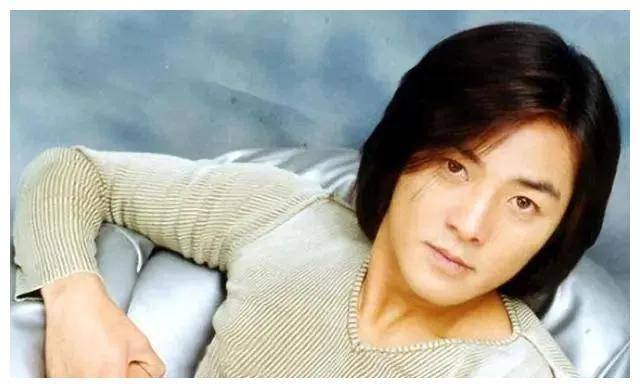 郑伊健低调现身，与妻蒙嘉慧，盛装夺目。-郑伊健演唱会蒙嘉慧