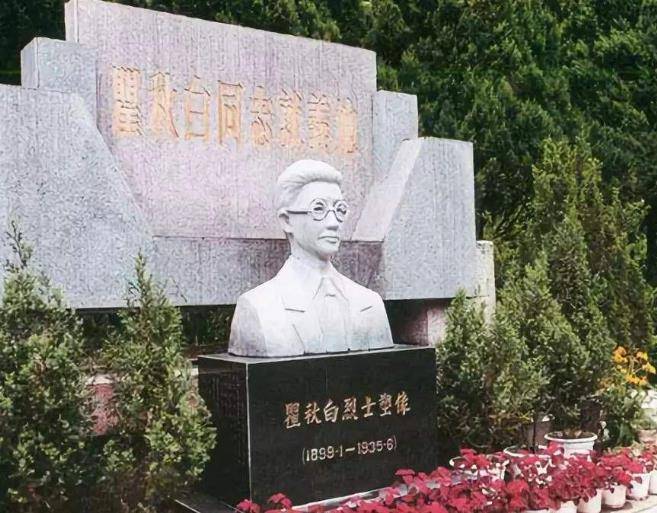 终成伴侣,携手共度1924年11月7日,瞿秋白和杨之华举行了婚礼沈剑龙