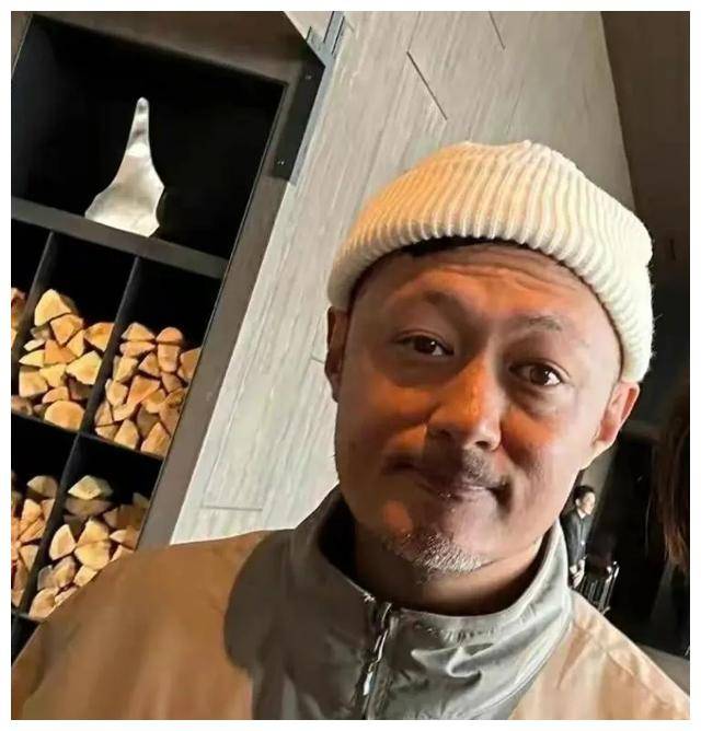 成龙周星驰已白发7080后踏入变老阶段