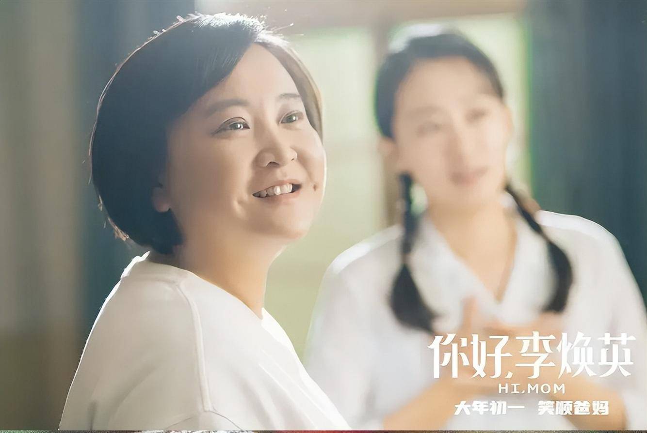 贾玲翘着二郎腿在好莱坞片场,眼纹明显,吴彦祖和周迅前夫也在!