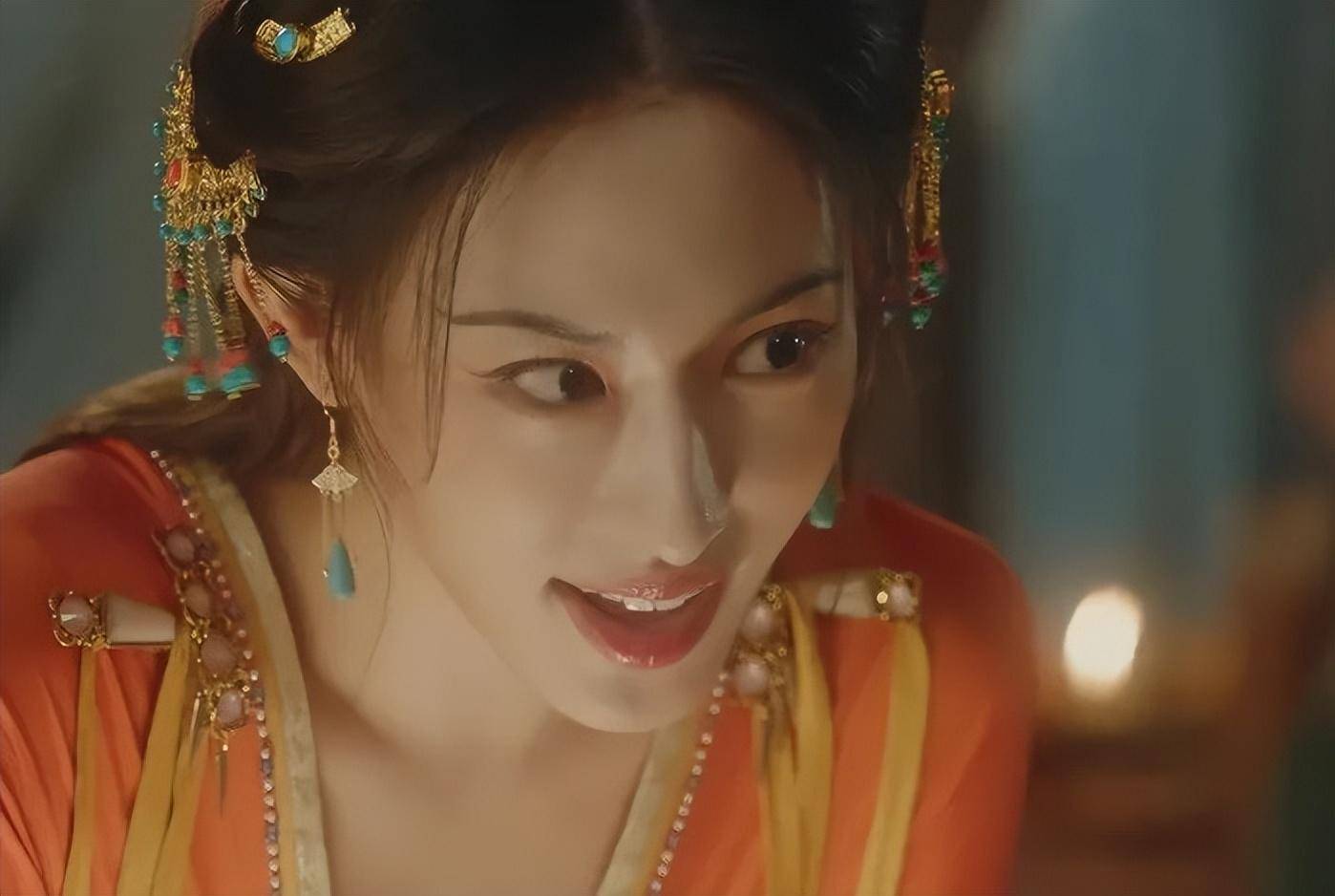 失细腻,无论是在诱惑拂容君时的媚态,还是在面对金银财宝时的喜形于色