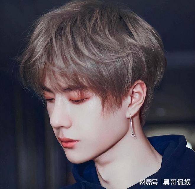 没想到26岁的王一博竟以这种方式给流量明星们提了个醒