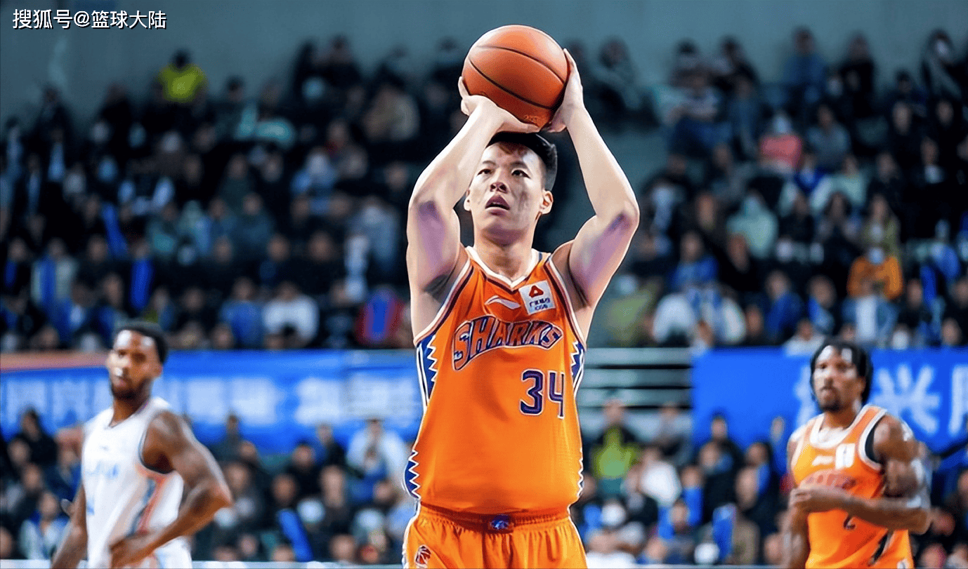 刘礼嘉出生在篮球世家,他的父亲是中国男篮名宿,"94黄金一代"成员刘