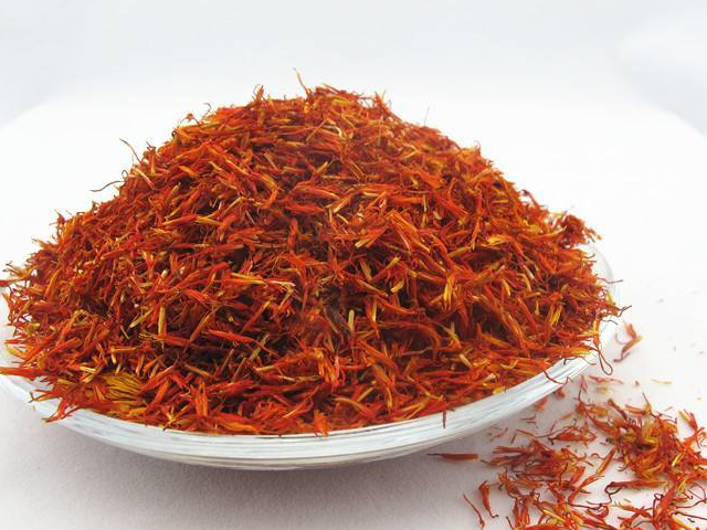 在很多医书上都有记载,三七与红花均有活血化瘀的作用,两者搭配可很好