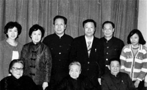 这件婚事就不了了之,她也在张学良的安排下前往了美国,六女张怀敏,她