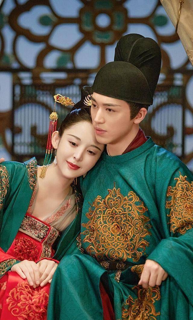 原创《风起霓裳》古力娜扎12个造型,唐装都好漂亮,就是表情太木讷了