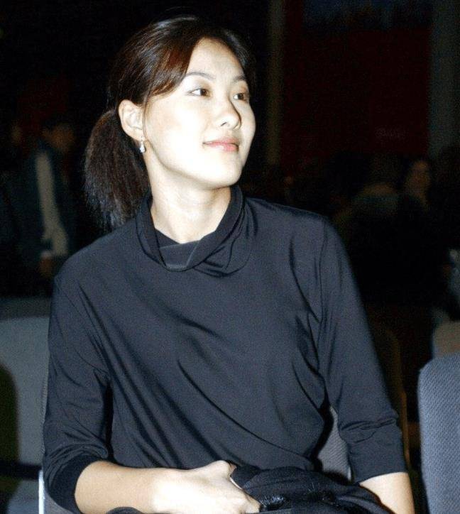 原创面对与梁锦松的26岁年龄差争议伏明霞回应我喜欢成熟一点的