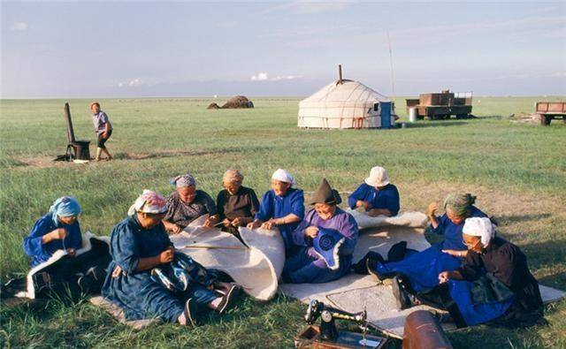 蒙古国抱着金山却要饭