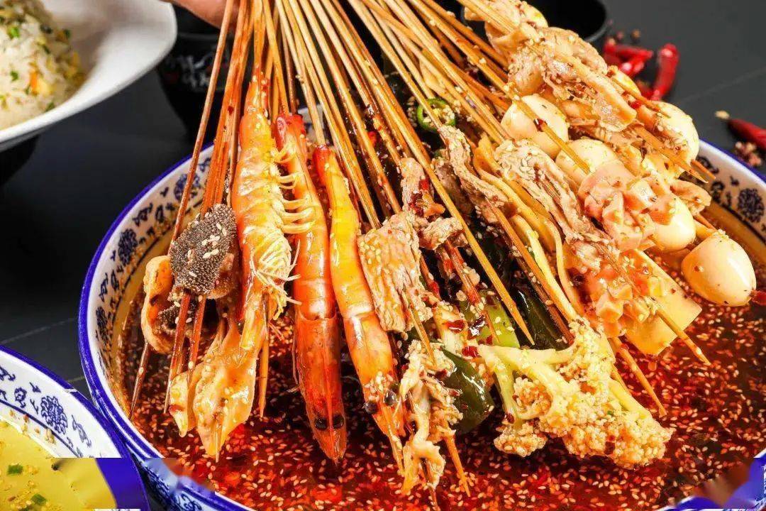 钵钵鸡夫妻肺片夫妻肺片,是川菜中最具代表性的凉菜,2011年,夫妻肺片