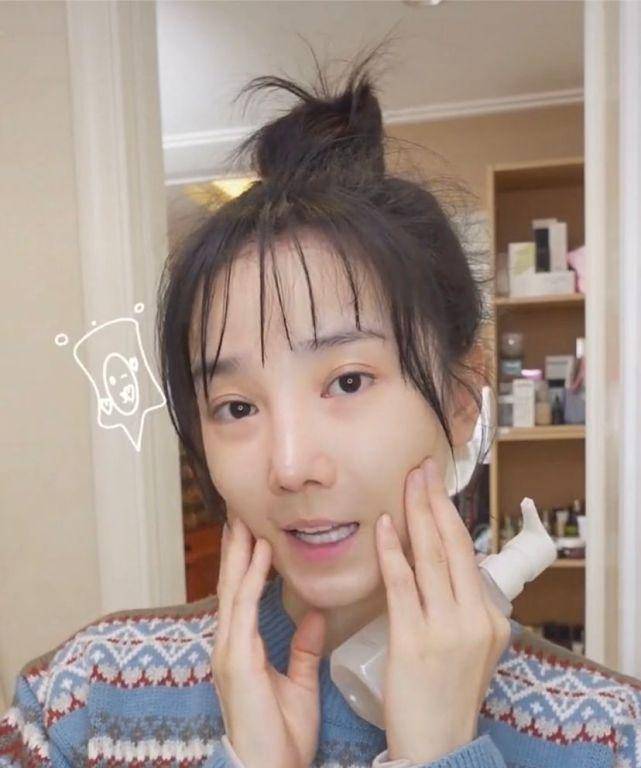 原创陈小纭卸妆照被疯传为了素颜出镜直接当面卸妆不怕粉丝看见脱粉吗