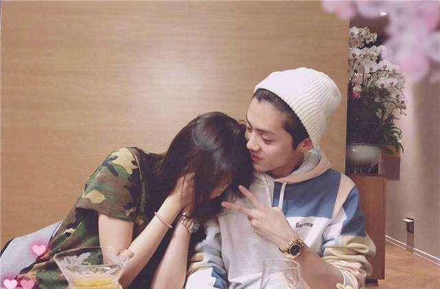 原创王一博跟关晓彤甜蜜旧照被扒鹿晗的油条突然没那么香了