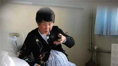 原创纪实12年前60岁老太太舍命生下双胞胎女儿现在怎么样了