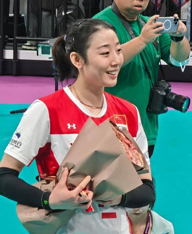 除了朱婷这两位女排国手也是报国无门蔡家军容不下她们