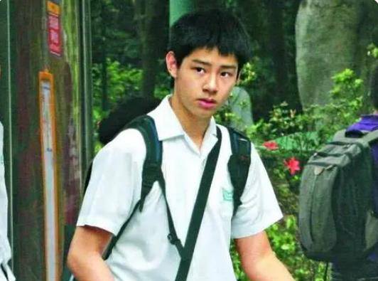 谭咏麟也把更多的爱和关注都给了儿子谭晓风和朱咏婷,不仅经常给她们