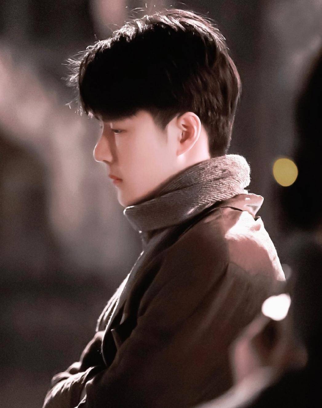 王一博真的转型成功大小银幕考验都经住了受刑不像演的