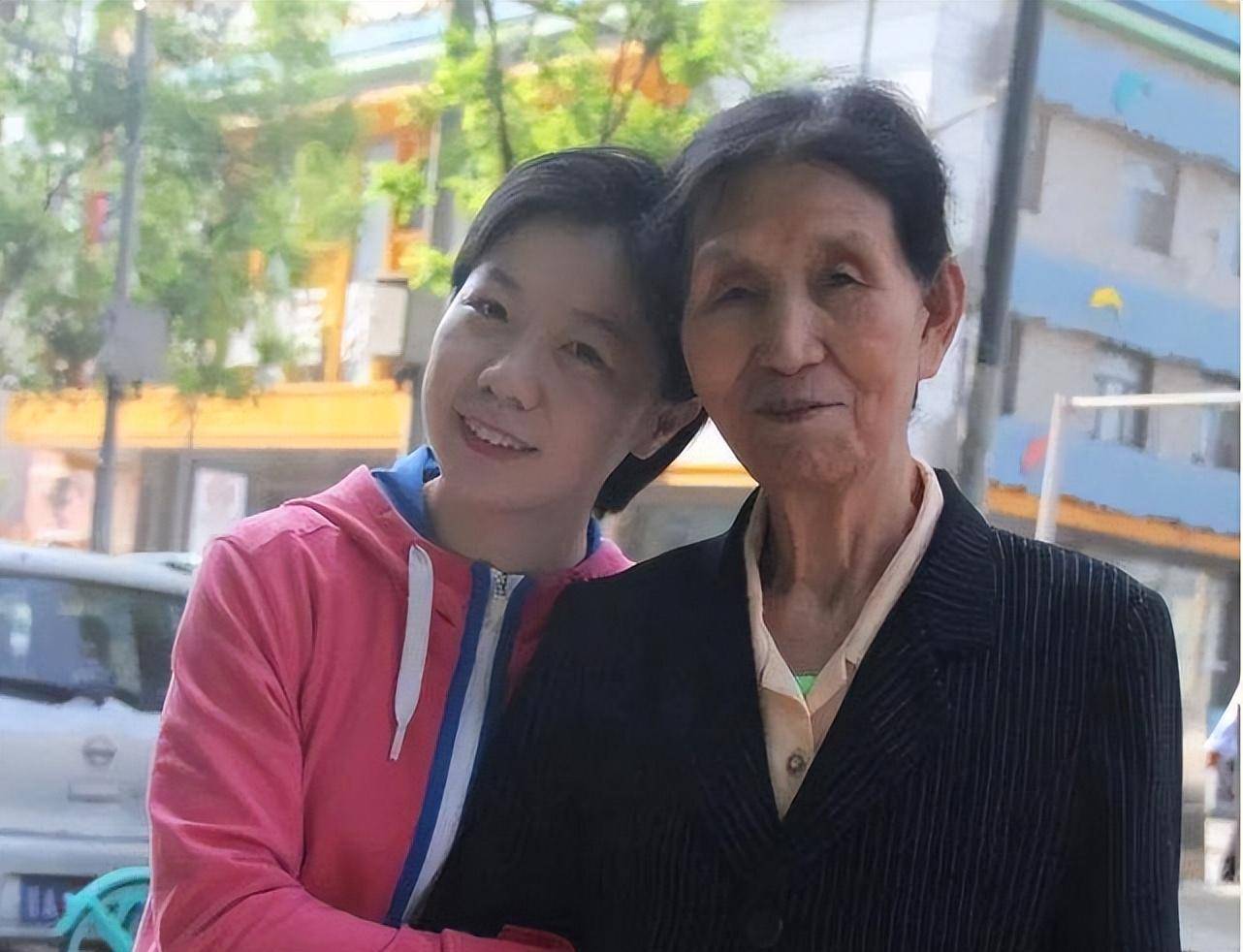 原创独臂女孩高思恩被拾荒老人收养27年读研毕业又成国家运动员