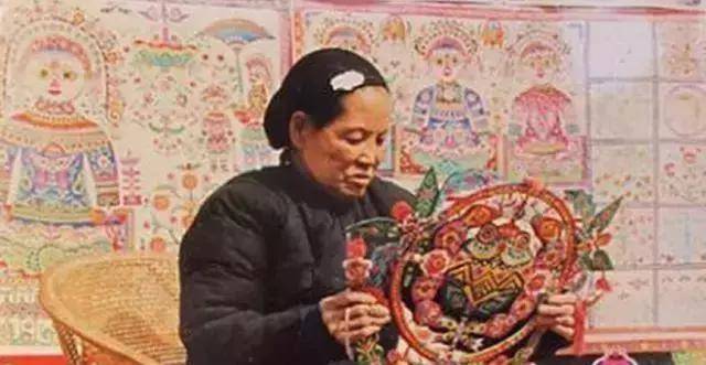 原创剪花娘子4岁定亲一生贫苦她是中国的农妇靠手艺赢得人生