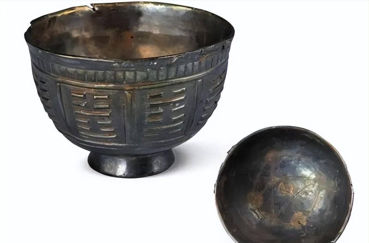 原创价值3亿的银鞋盗墓贼不识货丢掉一农村老汉捡漏乐开了花