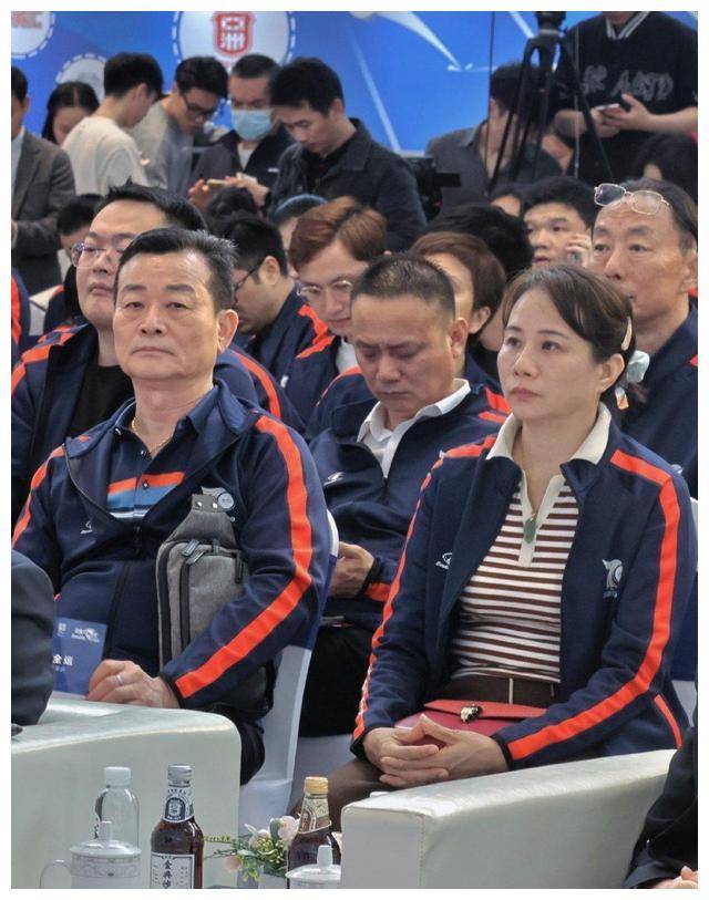 在国乒赞助商双鱼70周年活动上,双鱼品牌邀请了林高远和刘诗雯,同时