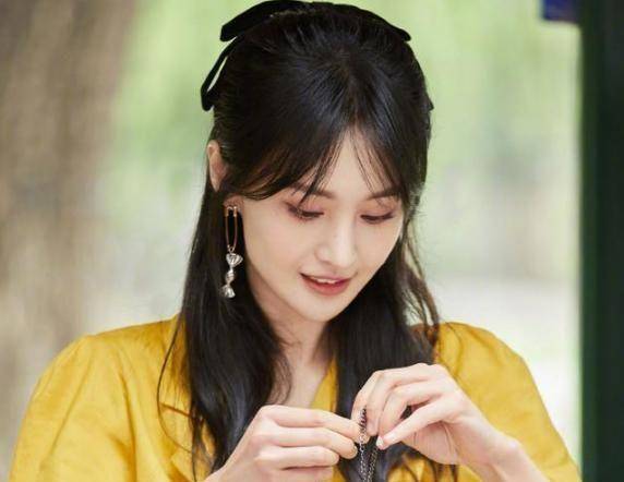 原创你们喜欢整容前的周笔畅还是整过之后的呢欢迎留言评论