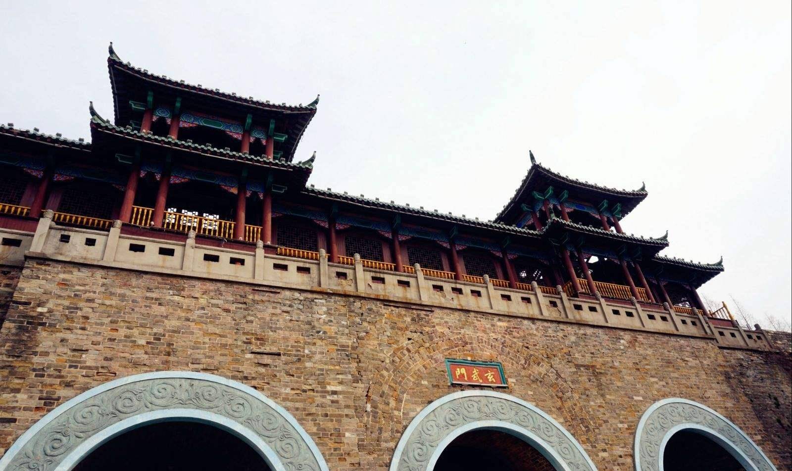 原创秦琼后人墓志铭记载一件尉迟敬德丑事原来猛将也难逃此等尴尬