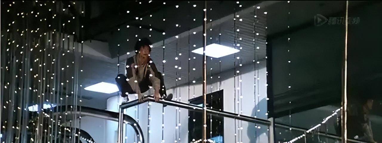 上的15个"玩命"镜头,看后或会心跳加速,手心冒汗_成龙跳_钱嘉乐_元华
